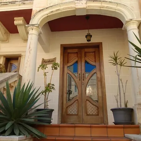 Marathana House * Pembroke